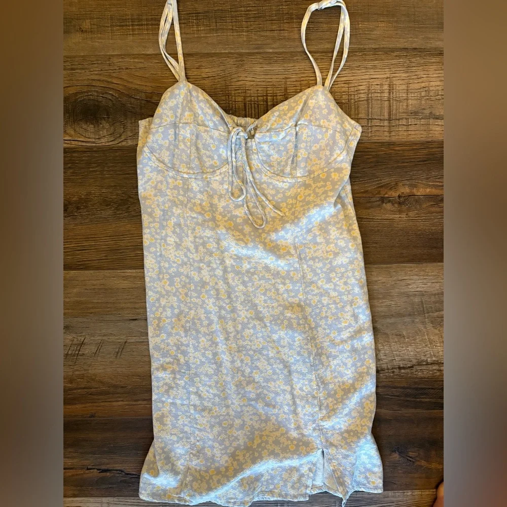 Aeropostale Floral Print Chemise in Cream and White - Picture 1 of 5